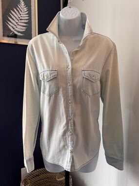 Aeropostale light denim button down blouse. Size Large